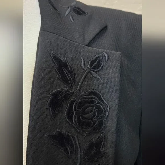 Chic Black Blazer w/Velvet Floral Designs. M/10 - Picture 7 of 7